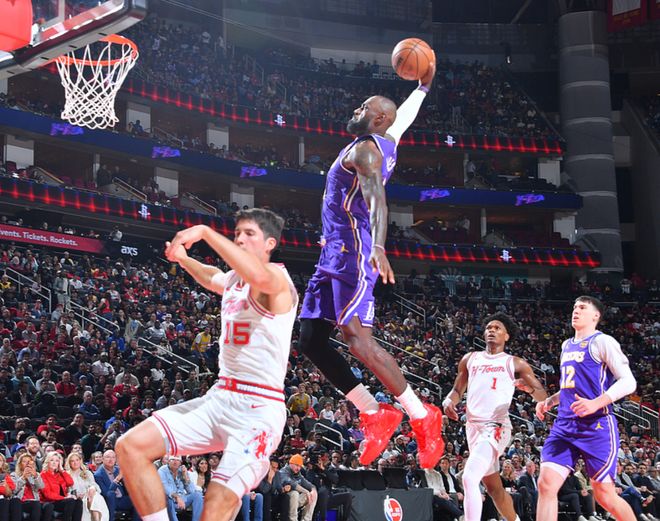 东契奇40分10助追平哈登 威少詹姆斯难敌其巅峰