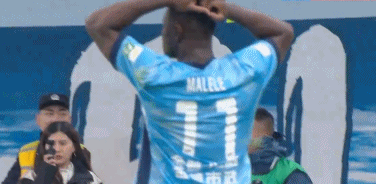 大连英博客场挑战上海海港 两度越位进球遭判罚