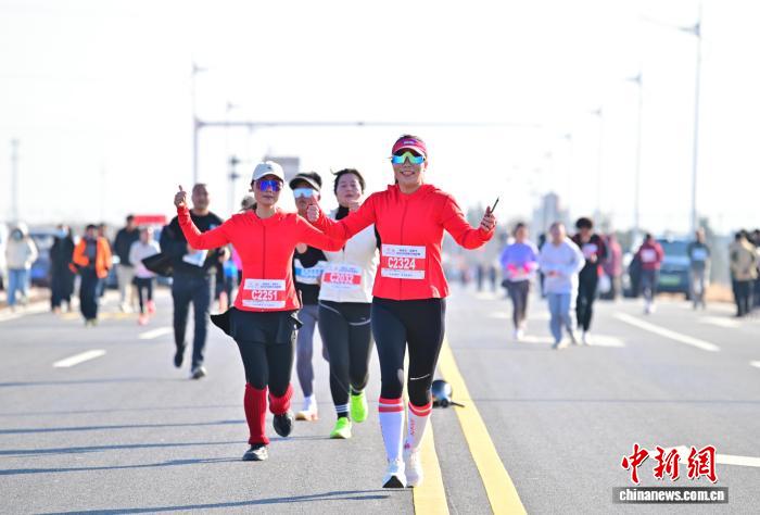 渭南越野赛4500跑者迎新年 活力接省运