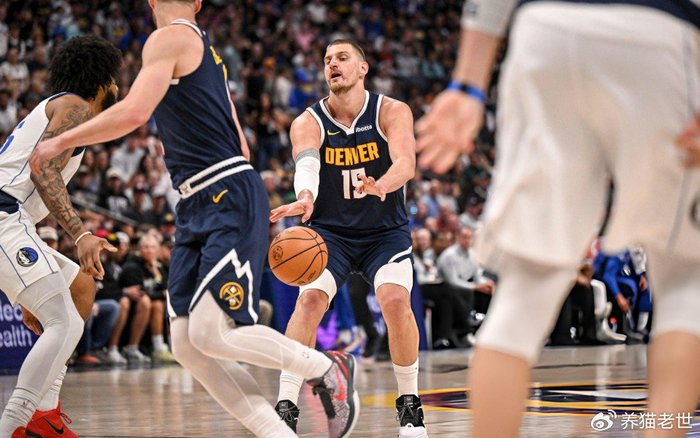 约基奇三双引领掘金大胜独行侠 距历史纪录仅差