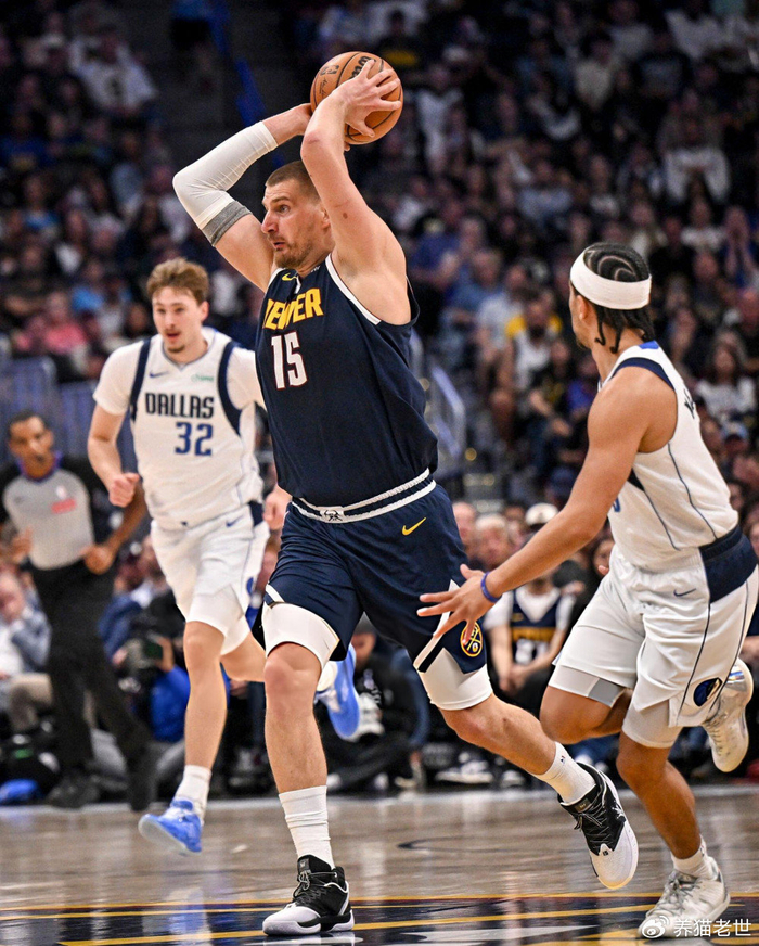 约基奇三双引领掘金大胜独行侠 距历史纪录仅差