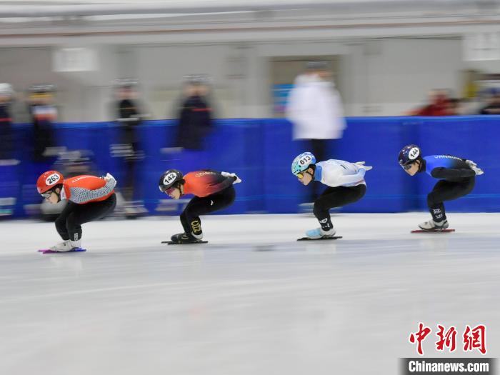 长春青少年短道速滑后备军正式集训 武大靖领衔